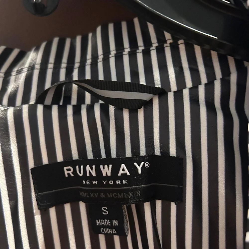 Runway New York NWT Blazer Size Small